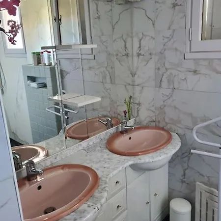 Maison Confort Avec Jardin Hotel 3*